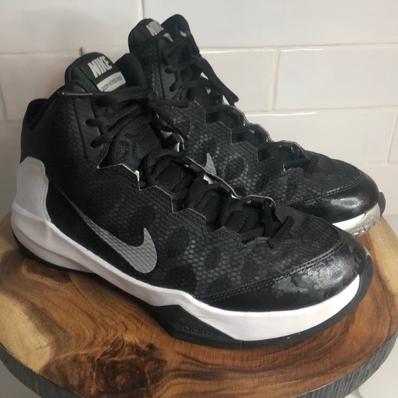 boys black nike basketball shoes